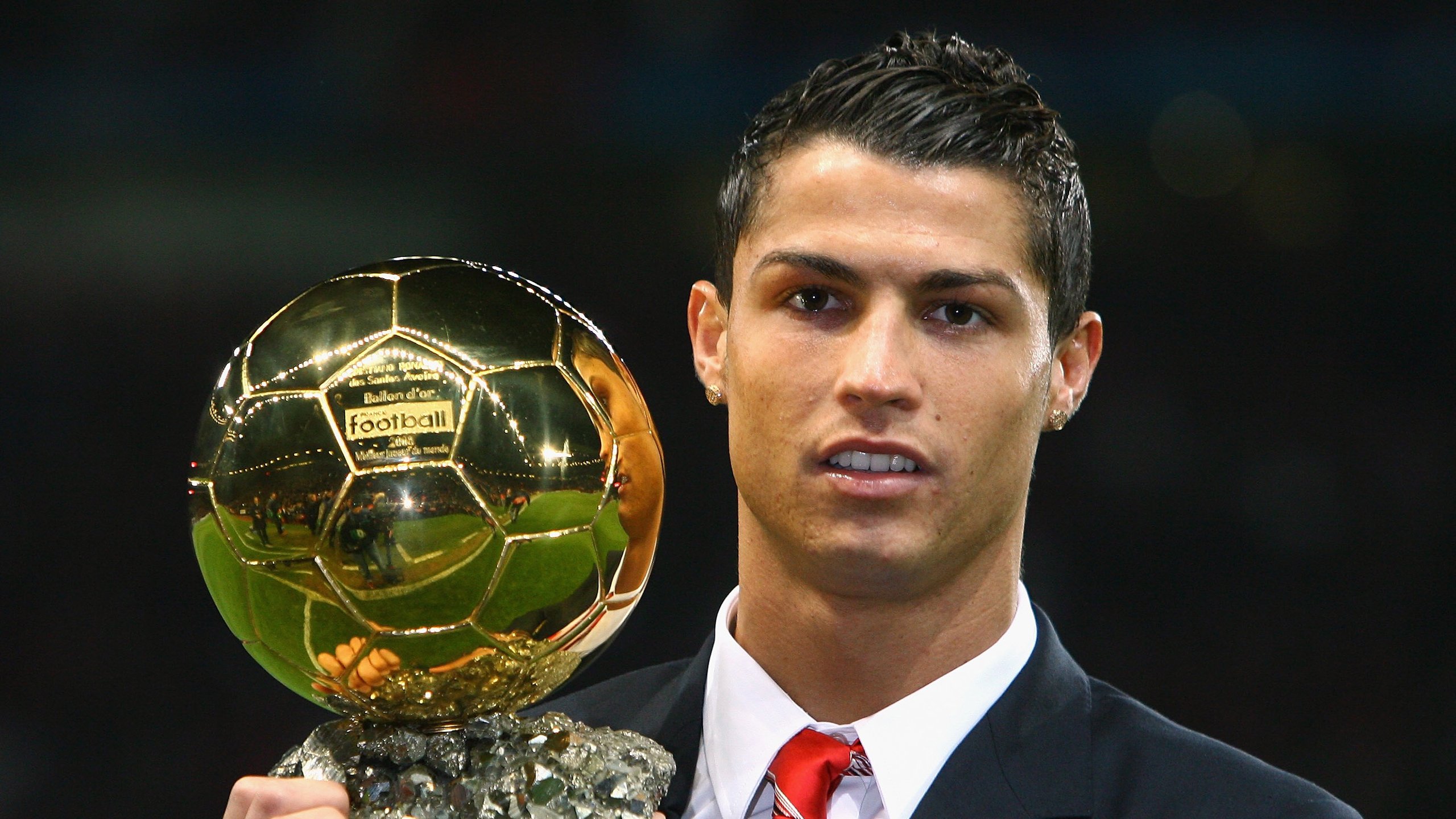 开云网页版-“场外趣事：明星球员的暖心生活”，明星球员足球